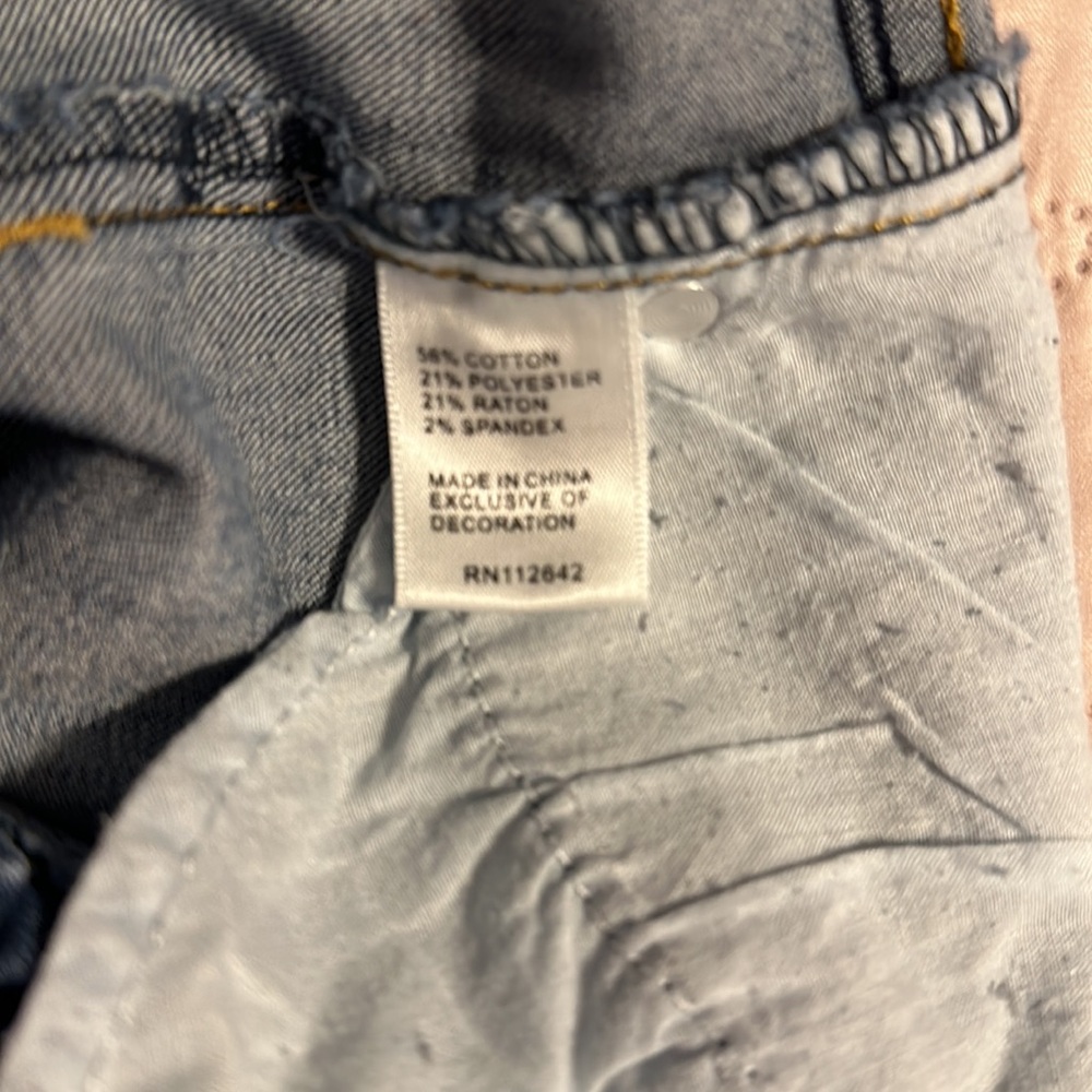 EUC Sandpiper jeans with flower embroidery details. Size 6. Light stretch - Picture 7 of 10